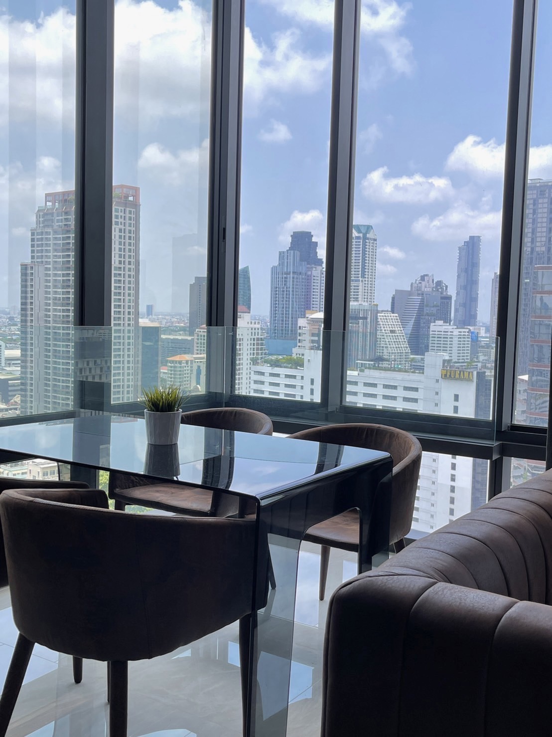 ASHTON SILOM / BTS SILOM / HL / ASHTON SILOM 2 BEDROOM READY TO MOVE IN HIGH FLOOR