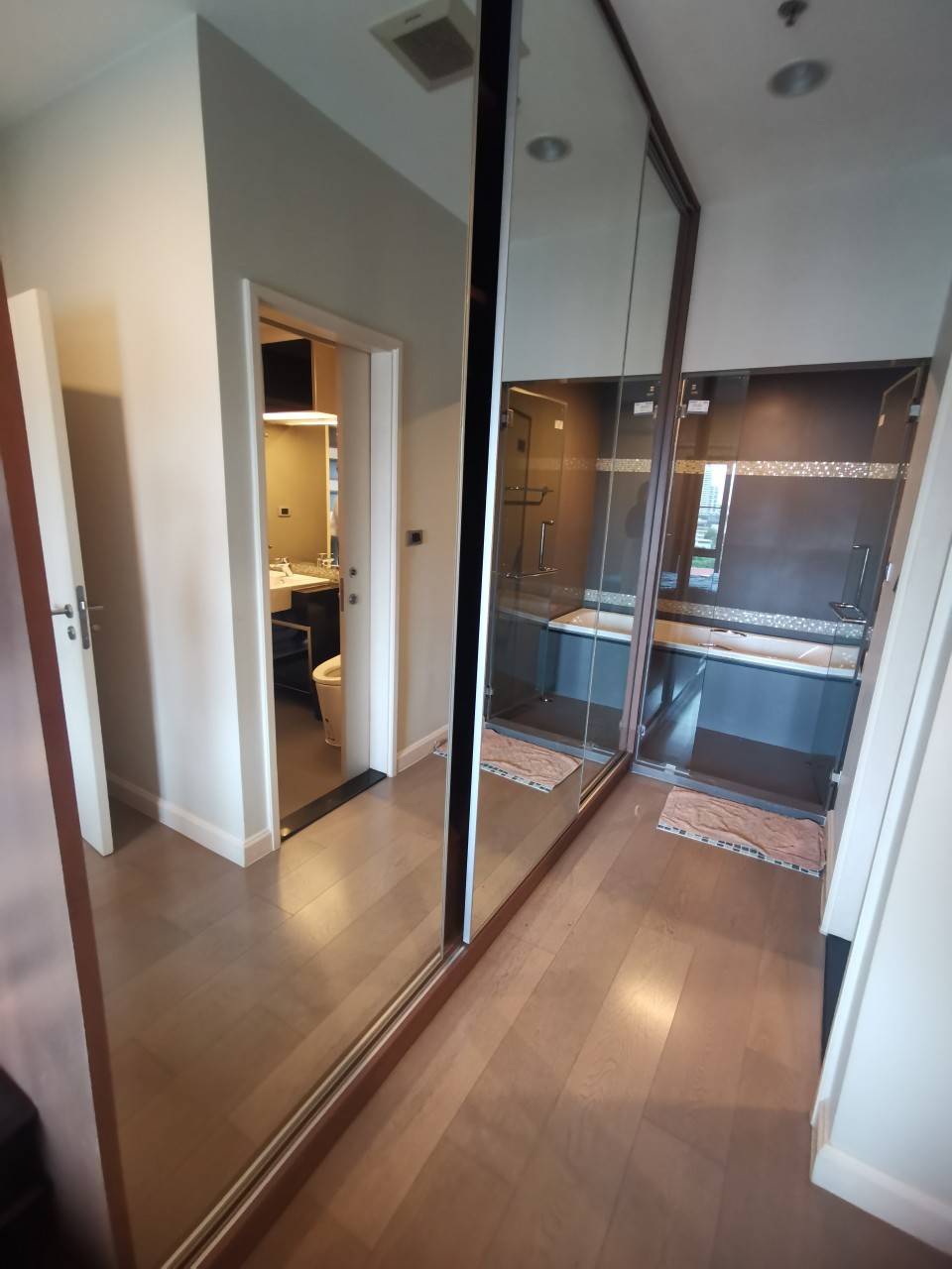 The Crest Sukhumvit 34 / BTS Thonglor / Good Price and lively room/ #HL