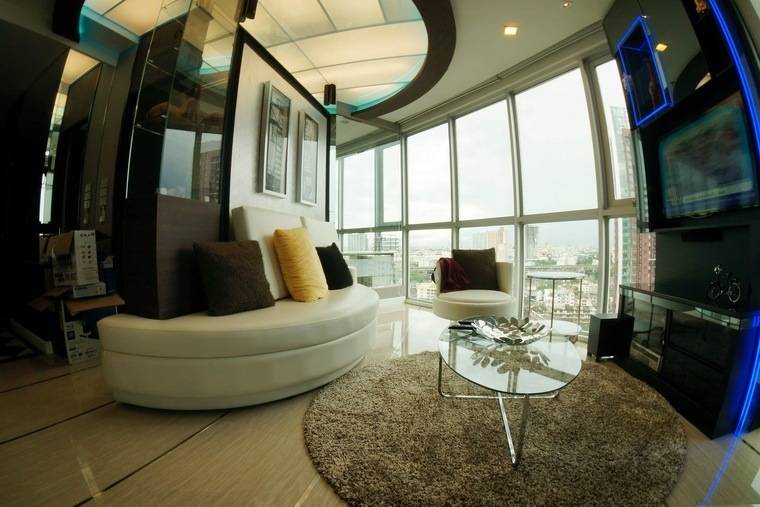 SKY WALK & WELT RESIDENCE  / BTS PRAKANONG / HL / 54SQ.M. HIGH FLOOR 1BEDROOM CONNECTED TO BTS PRAKANONG 20K ONLY