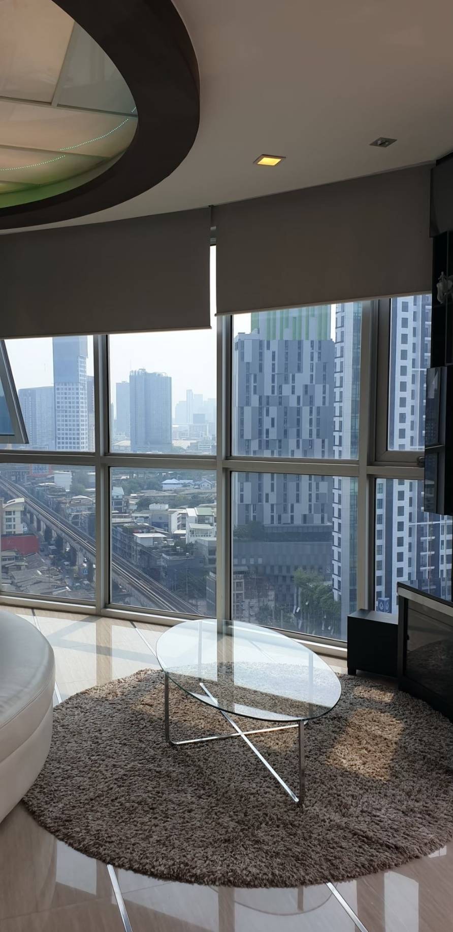 SKY WALK & WELT RESIDENCE  / BTS PRAKANONG / HL / 54SQ.M. HIGH FLOOR 1BEDROOM CONNECTED TO BTS PRAKANONG 20K ONLY