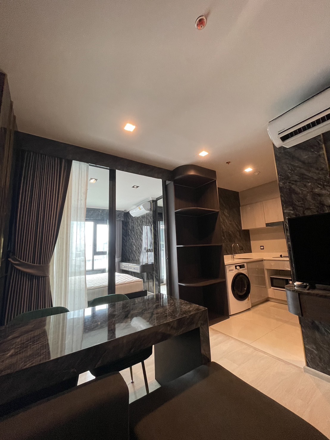 Life One Wireless | BTS Ploenchit | New Decotation, high floor and nice deal price #HL