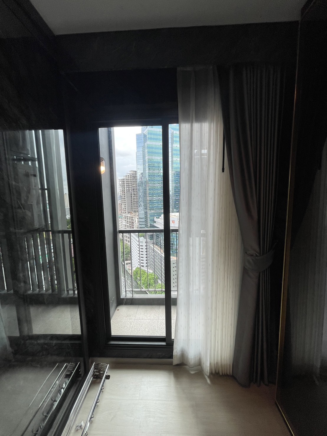 Life One Wireless | BTS Ploenchit | New Decotation, high floor and nice deal price #HL