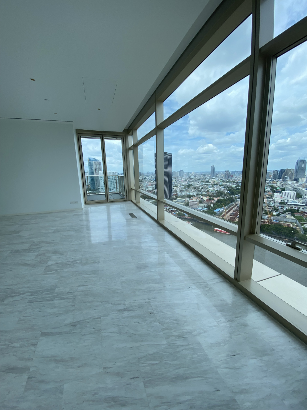 Four Season Private Residence | BTS Saphan Taksin | ให้เช่าห้องใหม่ ตำแหน่งดีมาก เห็นวิวแม่น้ำทุกห้อง ชั้นสูง วิวสวยมาก | HL