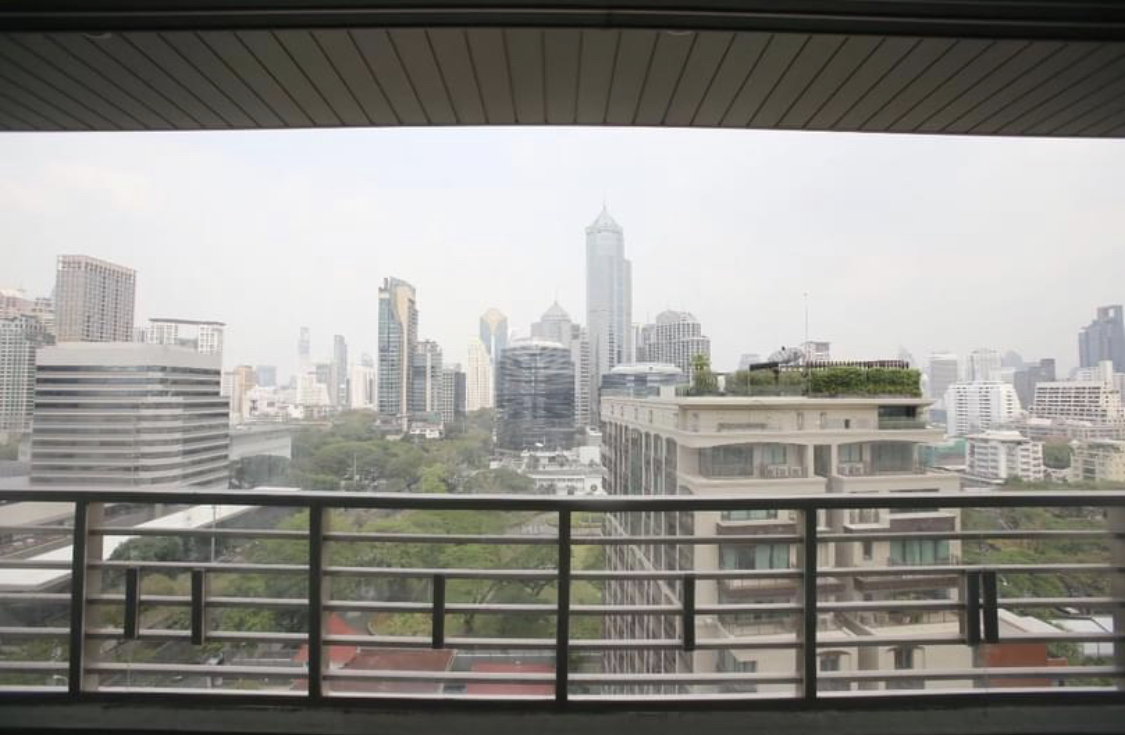 Royal Residence Park | BTS Ploenchit | Duplex Penhouse, Very Large size and able to take 2 view Lumpini and Benjakiti Park. #HL