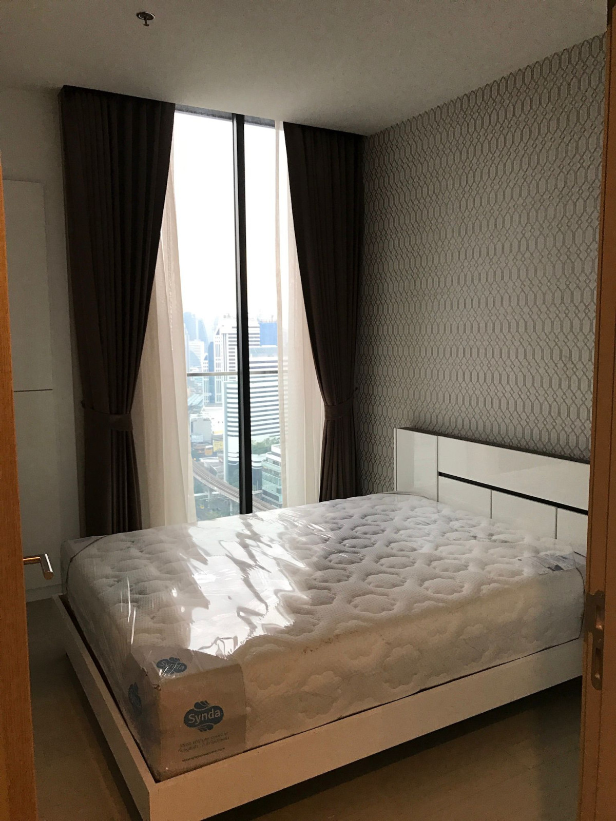 Noble Ploenchit | BTS Ploenchit | 2 นอน 85ตร.ม ราคาดี๊ดี ชั้นสูงมาก ตกแต่งโทนขาว ห้องเสียงเงียบมาก #HL