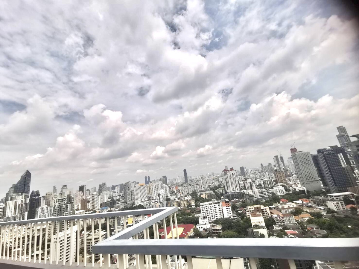 NOBLE REMIX I BTS THONGLOR I PENTHOUSE HIGH FLOOR READY TO MOVE IN 3BED4BATH 3BATHUB I HL