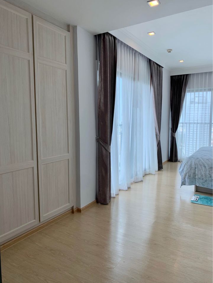 NOBLE REMIX SUKHUMVIT 36 I  BTS THONGLOR I 3BED3BATH CONNECTED TO BTS THONGLOR NO NEED TO USE UMBRELLA  167.25SQ.M. READY TO MOVE IN FULLY DECORATED I HL