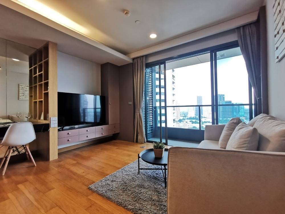 The Lumpini Sukhumvit 24 I BTS Phromphong I Corner room Nice View I #O