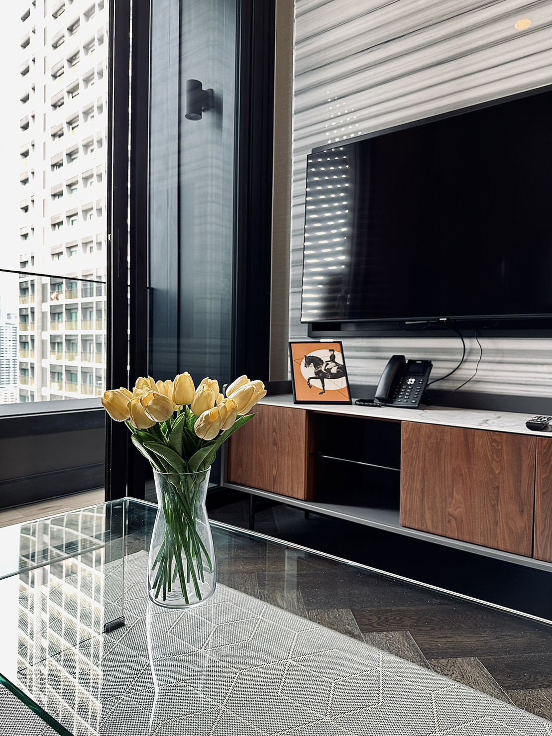 THE ESSE SUKHUMVIT 36 I BTS THONGLOR I LUXURY CLASS CONDO 0 METER TO BTS THONGLOR 13.9MB 38.5SQ.M. FULLY FURNISHED HIGH FLOOR CITY VIEW I HL