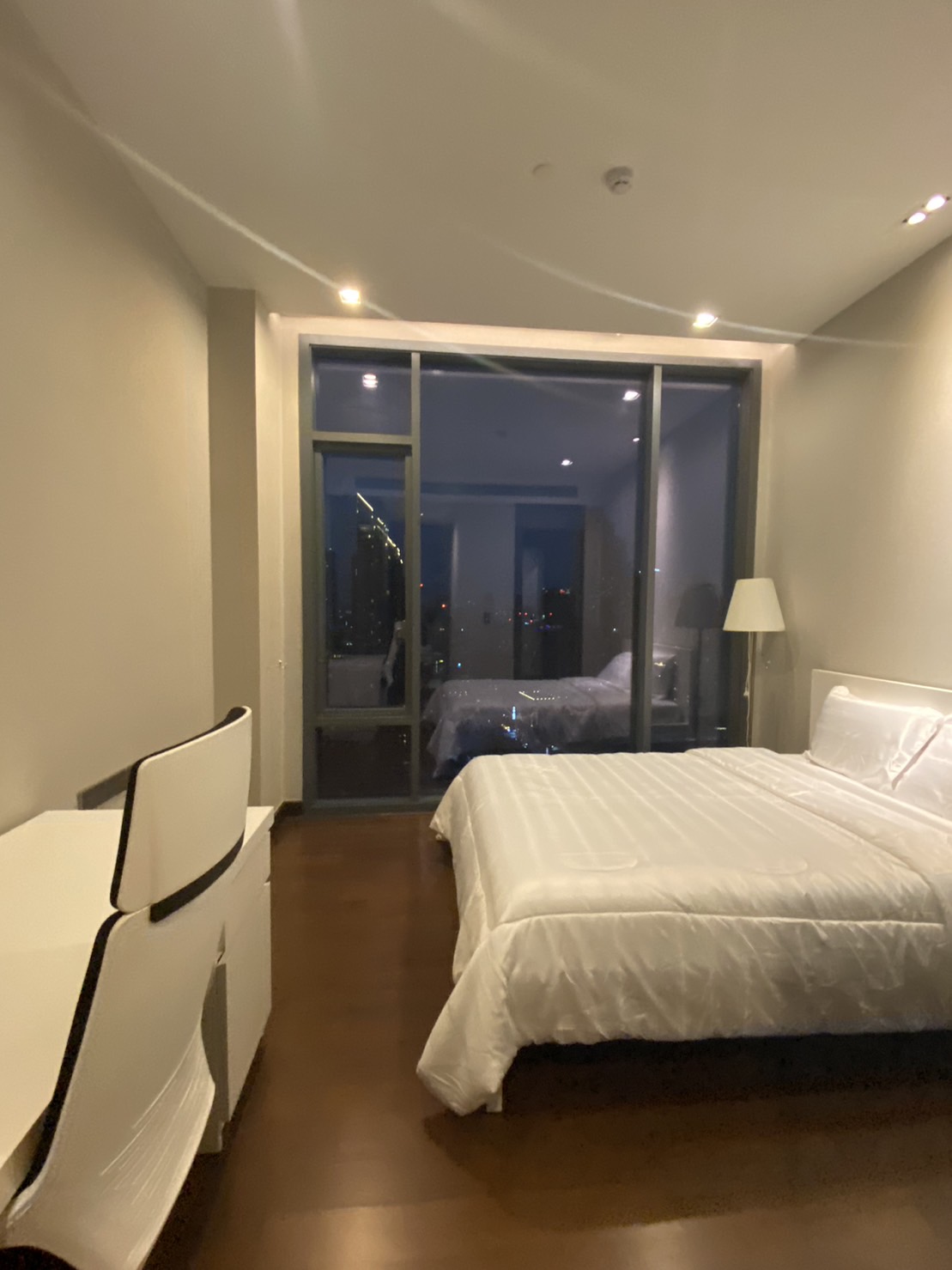 Q ONE SUKHUMVIT I BTS NANA I ULTIMATE CLASS 2BED2BATH READY FOR RENT HIGH FLOOR UNBLOCKING VIEW 90K ONLY I HL