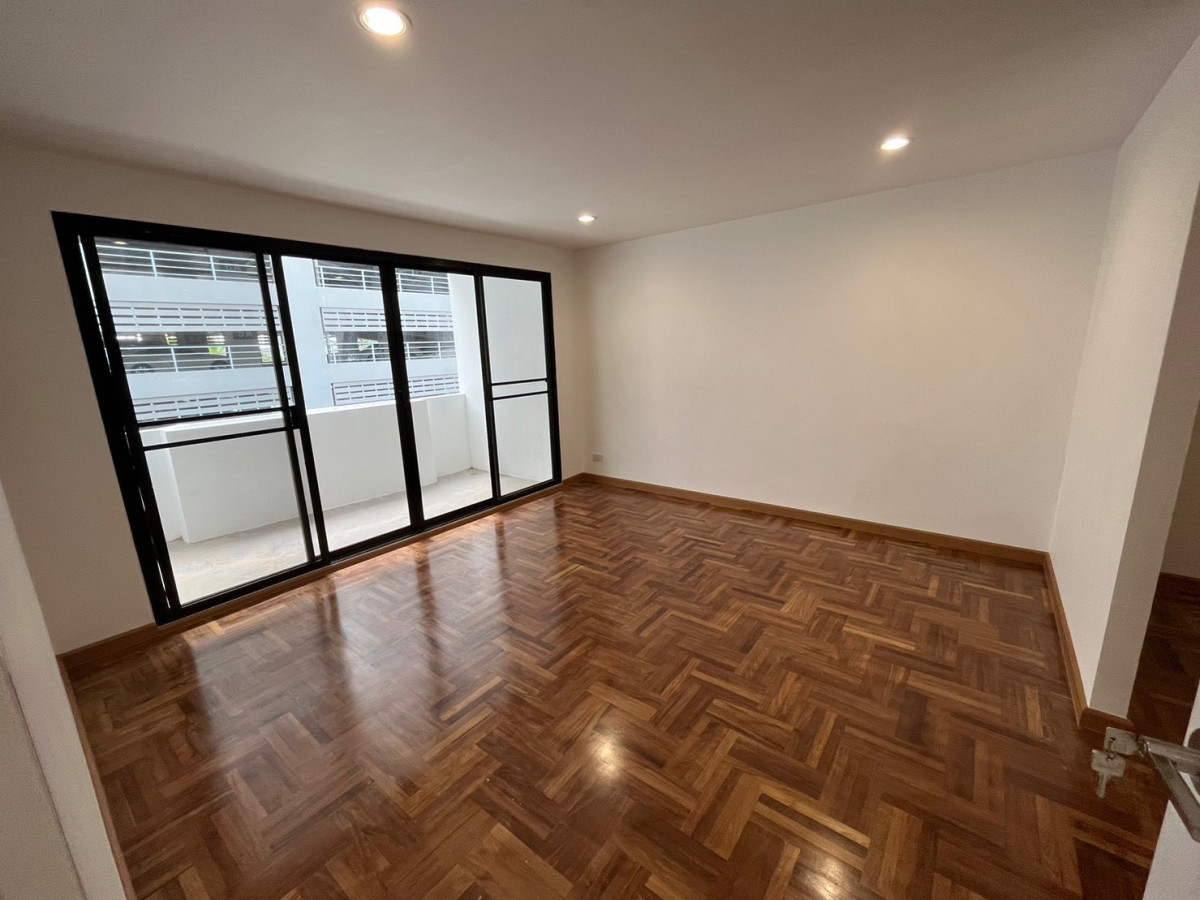 Green Peace Mansion Condominium | BTS Saphan Kwai | Very Big Unit with Best Price ! | #HL