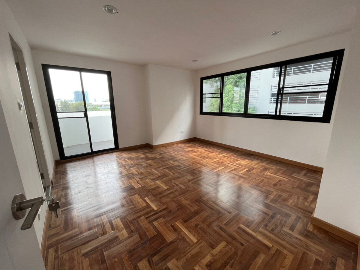 Green Peace Mansion Condominium | BTS Saphan Kwai | Very Big Unit with Best Price ! | #HL