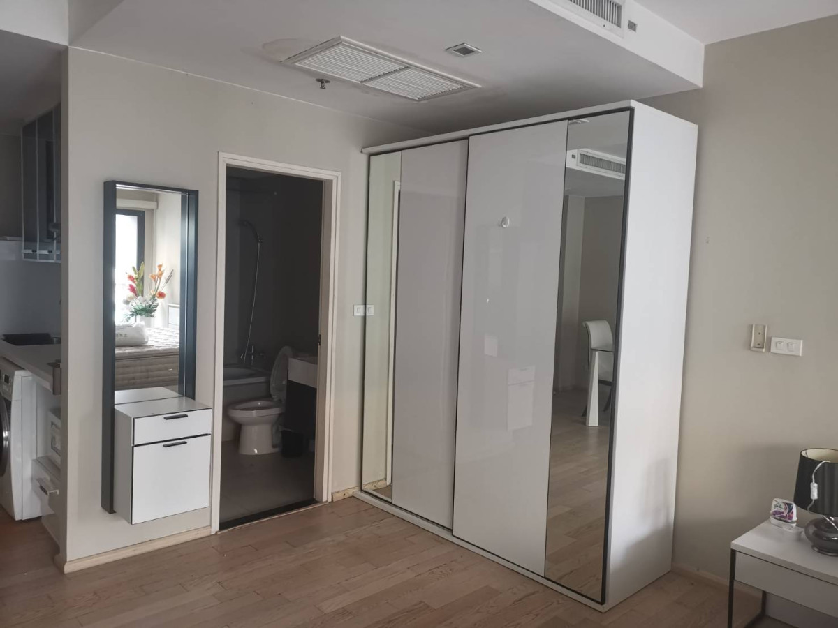 NOBLE REMIX SUKHUMVIT 36 I BTS THONGLOR I CONDO CONNECTED TO BTS FULLY FURNISHED 5.35MB READY TO MOVE IN I HL