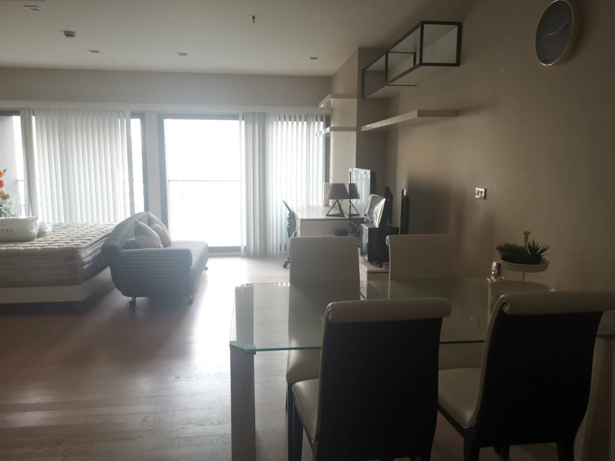 NOBLE REMIX SUKHUMVIT 36 I BTS THONGLOR I CONDO CONNECTED TO BTS FULLY FURNISHED 5.35MB READY TO MOVE IN I HL