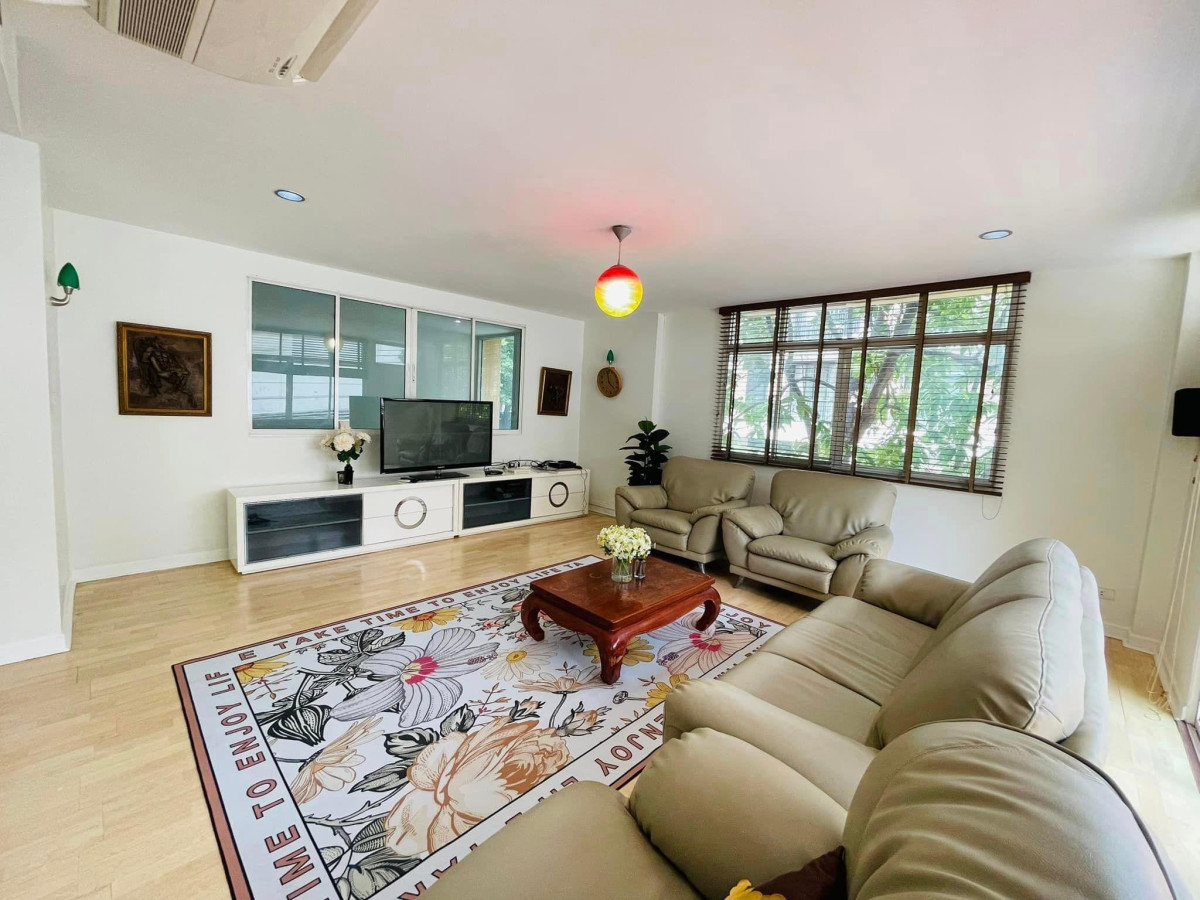 House in Phrom Phong I BTS Phrom Phong I Good choice!! #HL