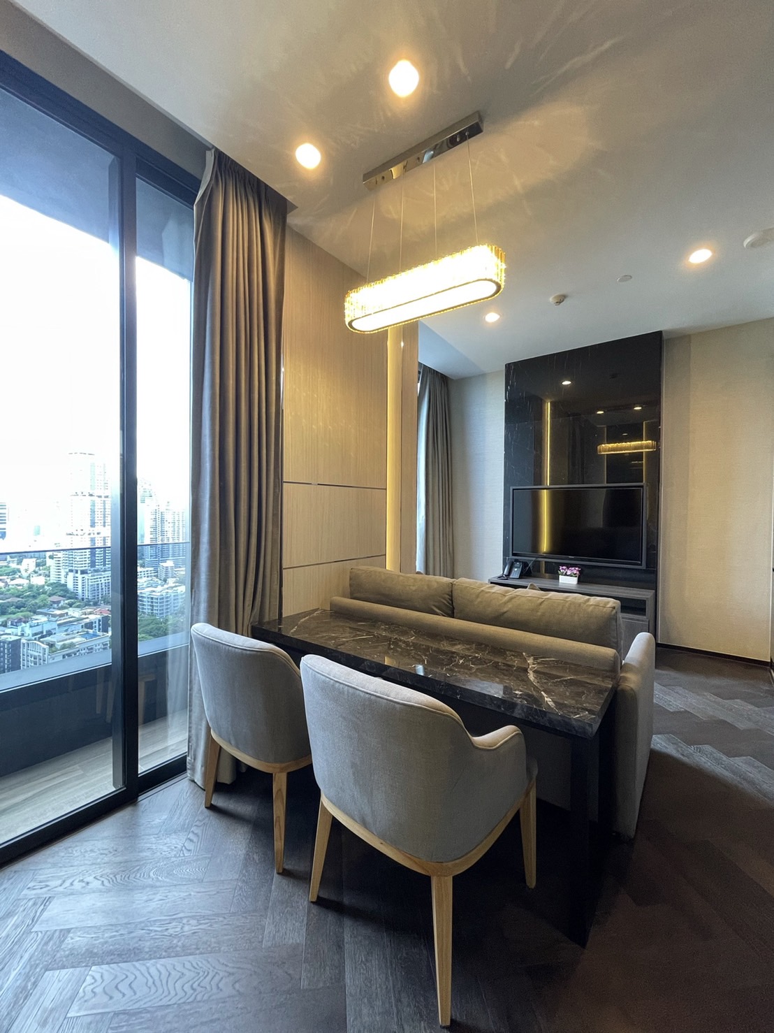 THE ESSE SUKHUMVIT 36 I BTS THONGLOR I LUXURY BTS THONGLOR 43.25SQ.M. 55K READY TO MOVE IN UNBLOCKING VIEW I HL