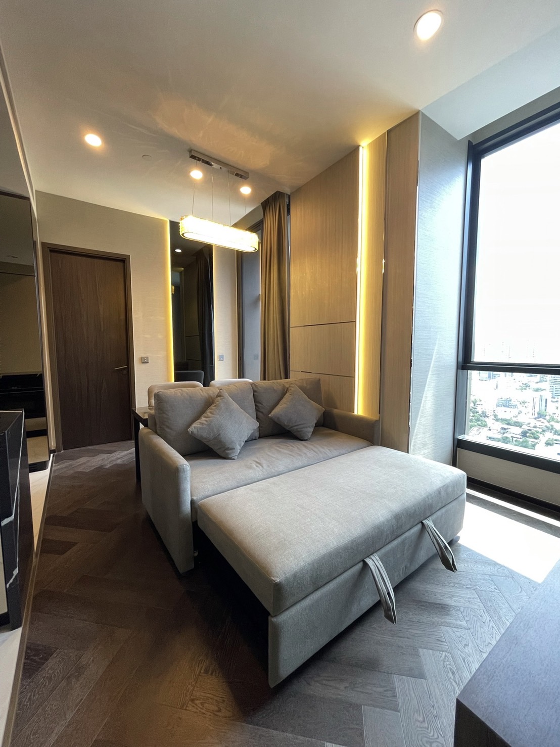 THE ESSE SUKHUMVIT 36 I BTS THONGLOR I LUXURY BTS THONGLOR 43.25SQ.M. 55K READY TO MOVE IN UNBLOCKING VIEW I HL