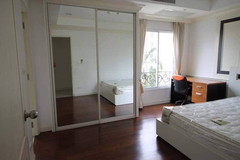 La Vie En Rose I BTS Thonglor I Rare Room Good Price Big Space I #HL