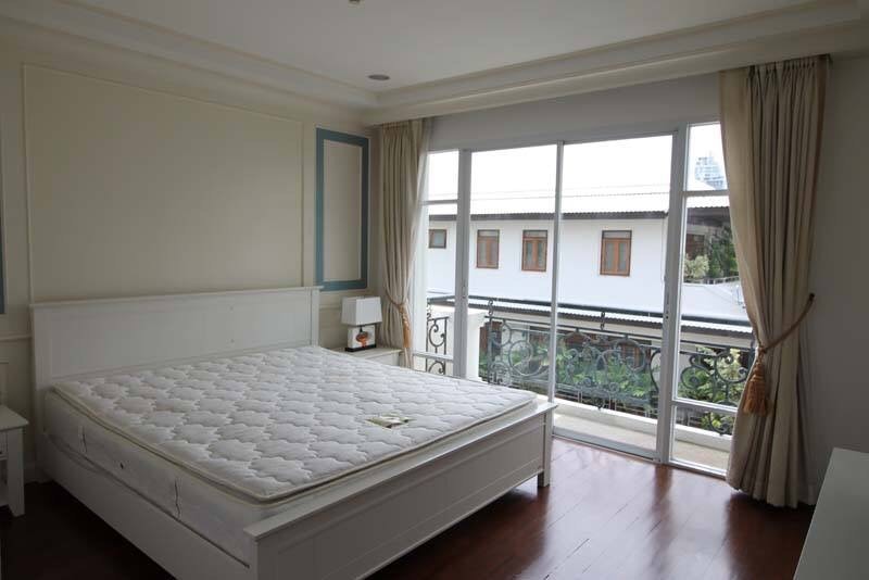 La Vie En Rose I BTS Thonglor I Rare Room Good Price Big Space I #HL