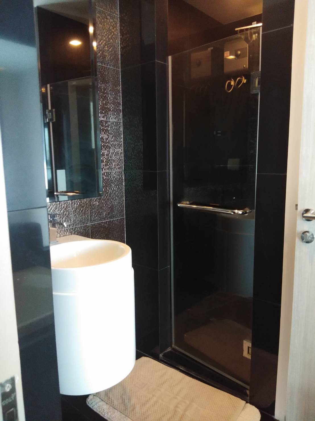 Rhythm Sukhumvit 36 - 38 I BTS Thonglor I Good price Big Room High Floor Bathtub Lover I #HL