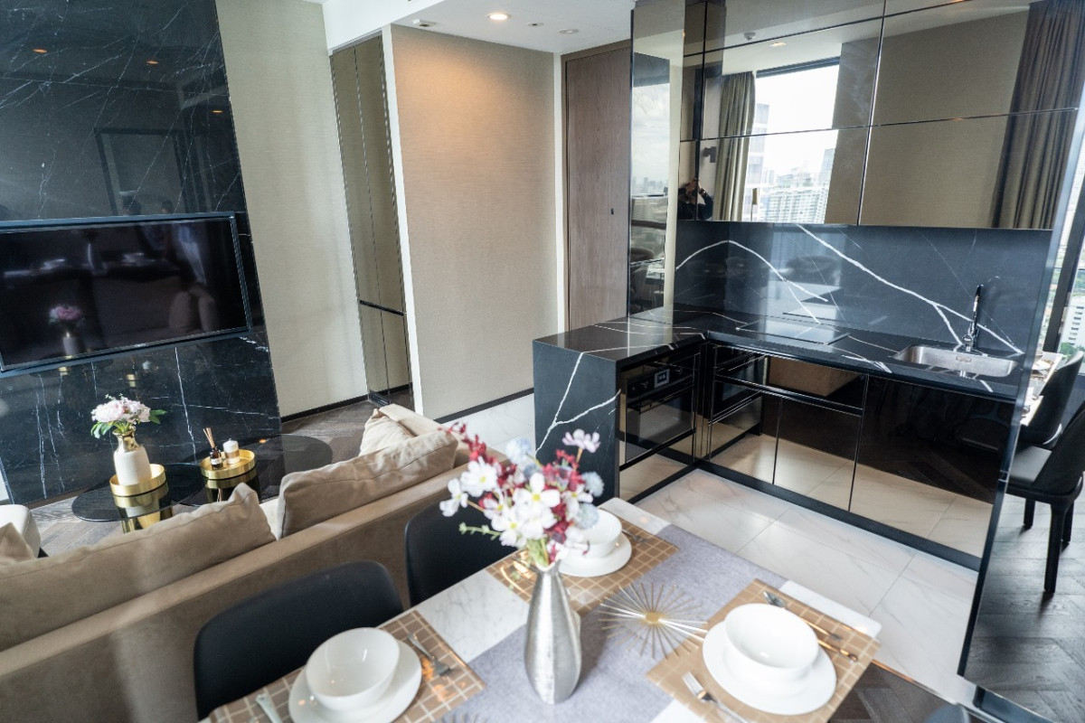 THE ESSE SUKHUMVIT 36 I BTS THONGLOR I 1BED LUXURY UNBLOCKING VIEW READY TO MOVE IN 4X,XXX PER MONTH ONLY I HL