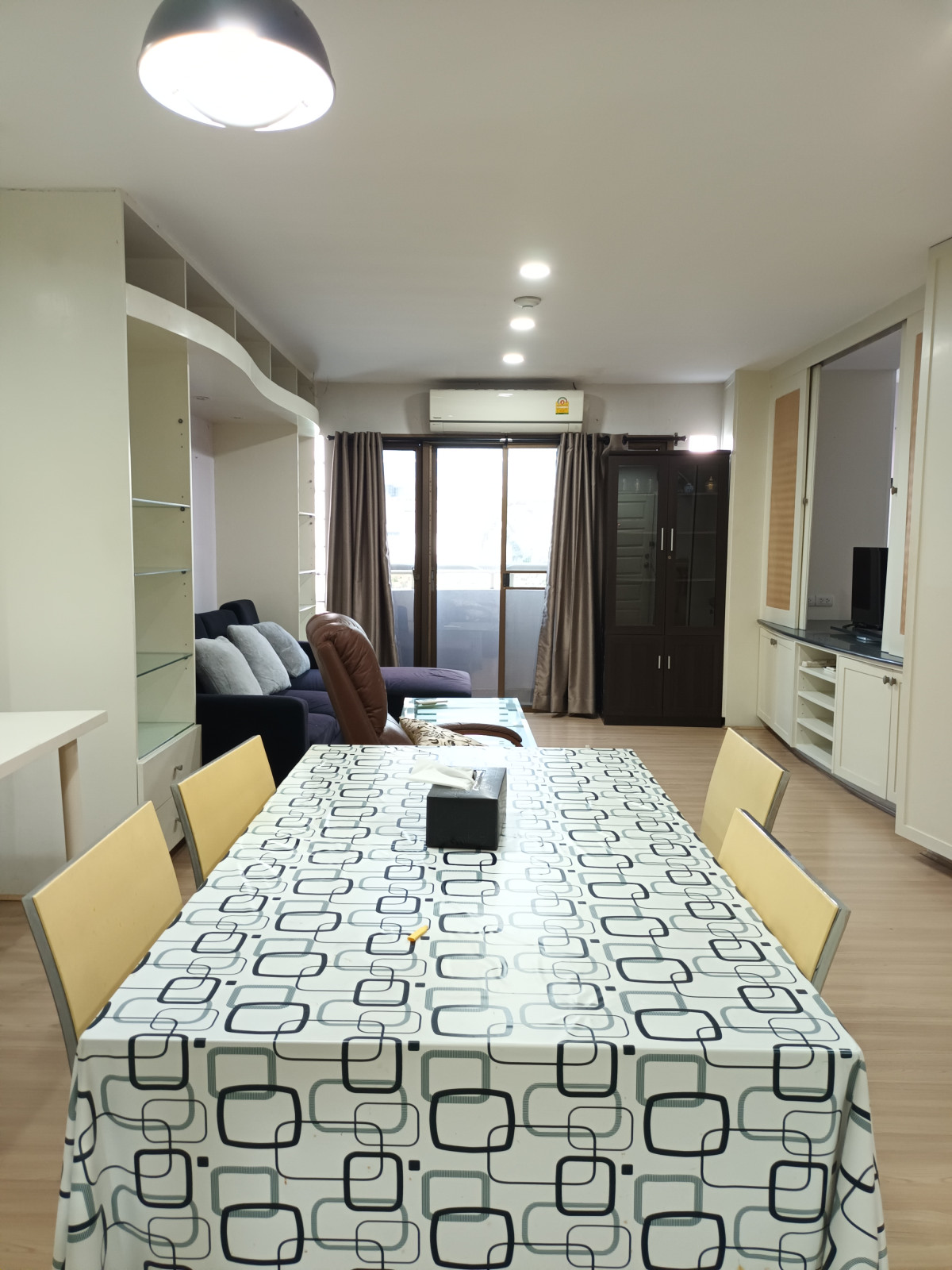 Aree Place Sukhumvit 26  | BTS Phrom Phong | Big room, good price | #HL