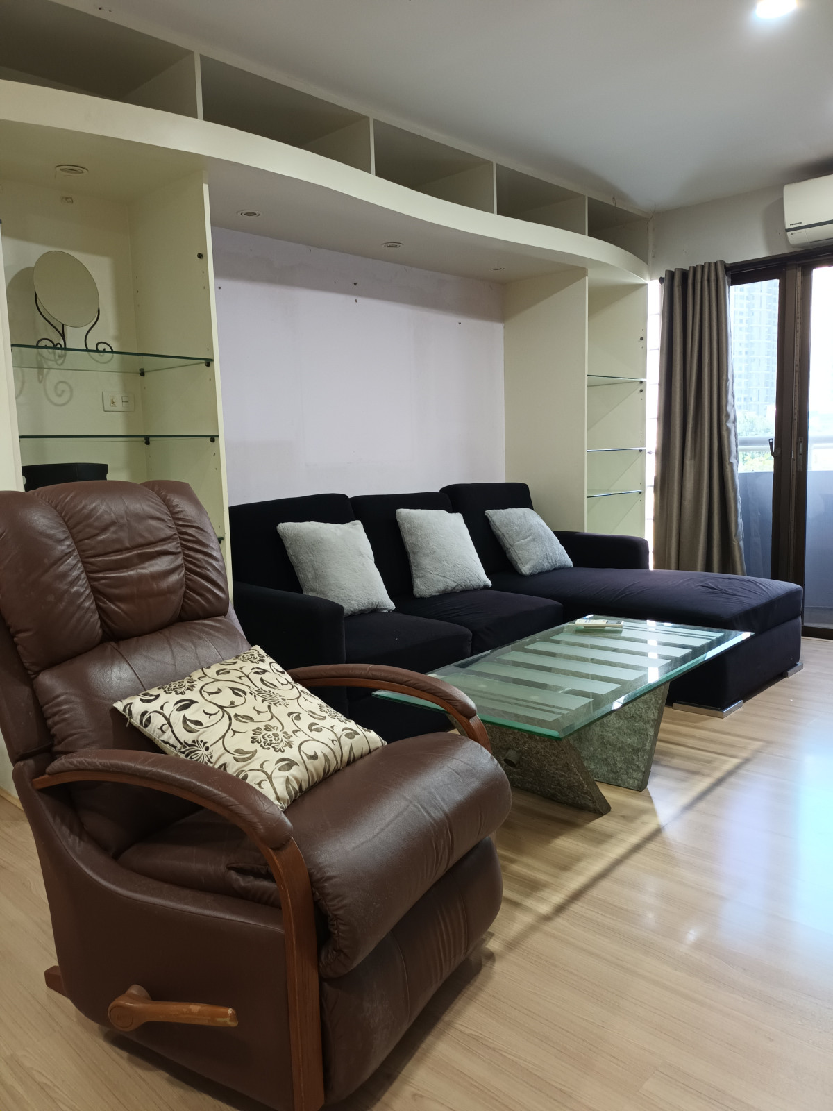 Aree Place Sukhumvit 26  | BTS Phrom Phong | Big room, good price | #HL