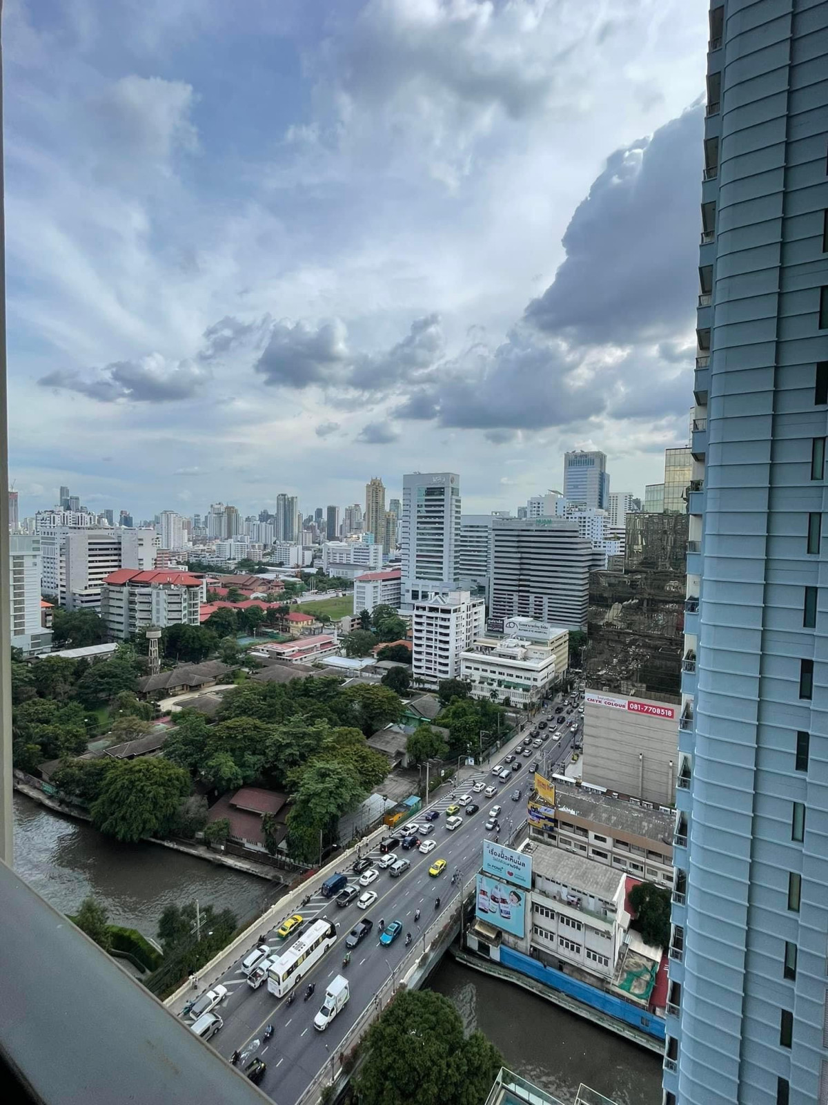 Q Asoke (คิว อโศก) | MRT สถานีเพชรบุรี 0 m. | จองด่วนคอนโดหรูติดรถไฟฟ้า ห้องเครื่องใช้ไฟฟ้าครบพร้อมเข้าอยู่ทันที ราคานักศึกษา | #HL