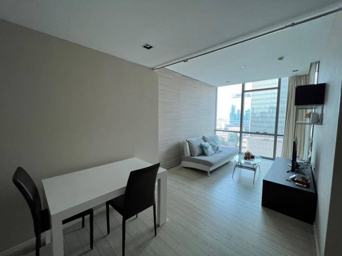 The Room Sukhumvit 21 | BTS Asoke | Beautiful room, Central centre, Nice location close to BTS & Terminal, High floor and Ready to move in #HL