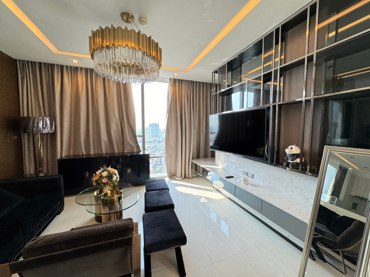 THE BANGKOK SATHORN I BTS SURASAK I MINI PENTHOUSE LUXURY CLASS 10 STEPS FROM BTS READY TO MOVE IN I #HL