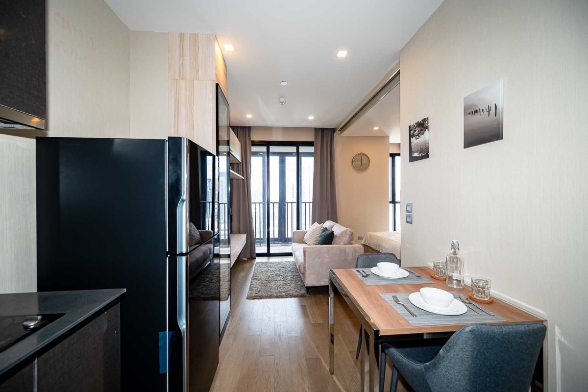 Ashton Asoke | BTS Asoke, MRT Sukhumvit | good price , minimal style #HL