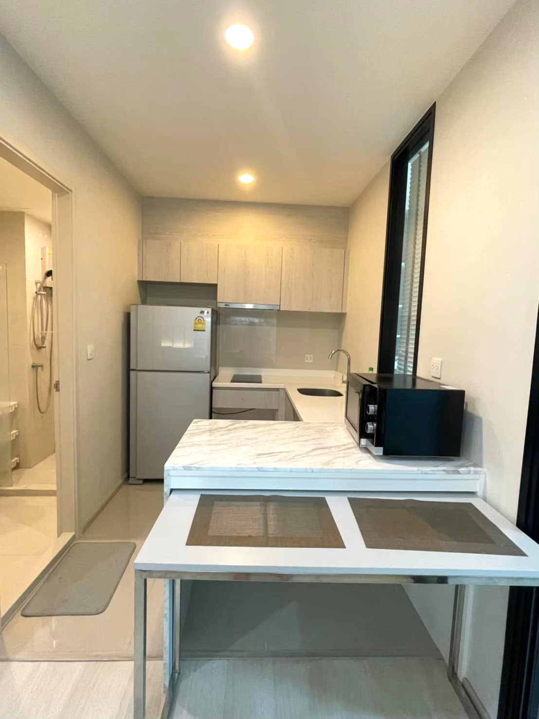 Life Asoke | MRT Petchaburi and APL Makkasan | Beautiful room, Fully Built-in furnished, High floor, Singha Complex view and Ready to move in 1 April #N