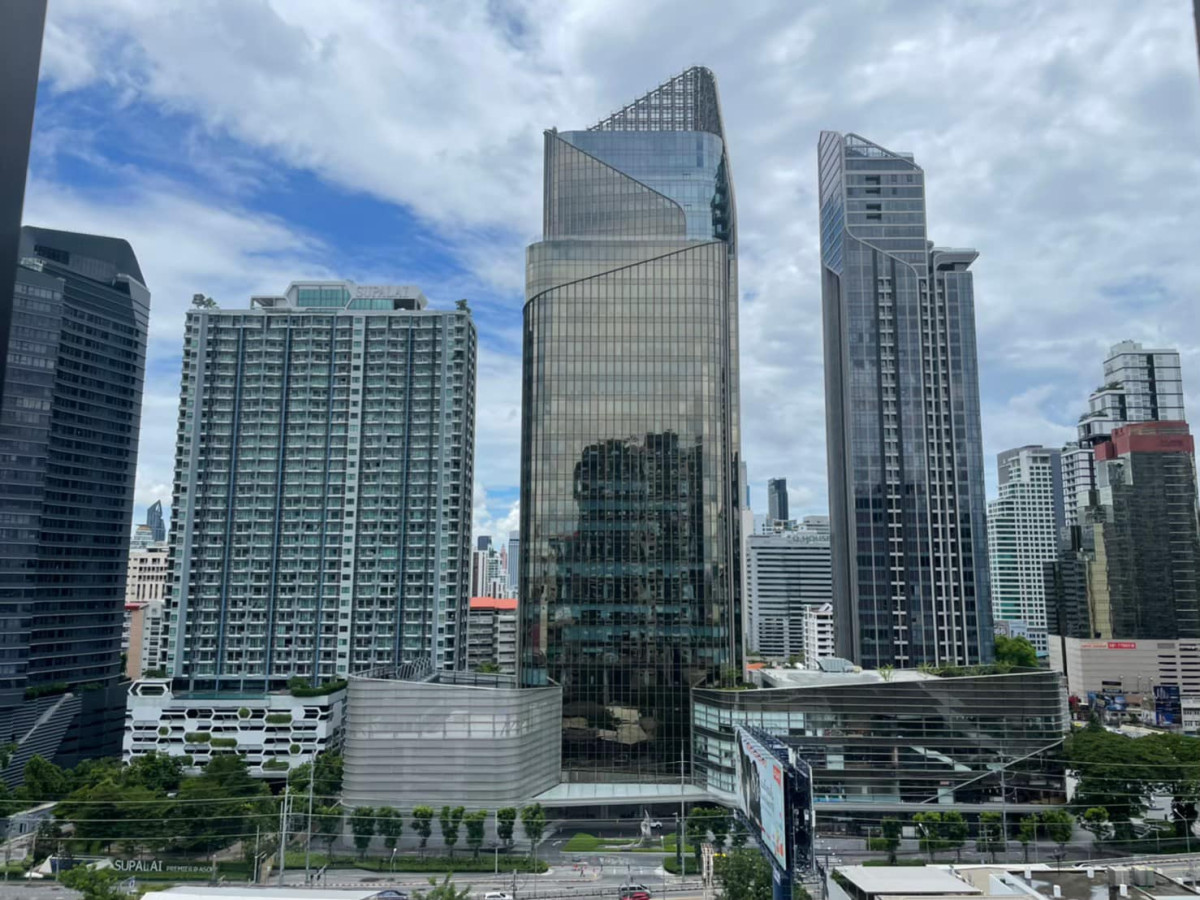 Life Asoke | MRT Petchaburi and APL Makkasan | Beautiful room, Fully Built-in furnished, High floor, Singha Complex view and Ready to move in 1 April #N