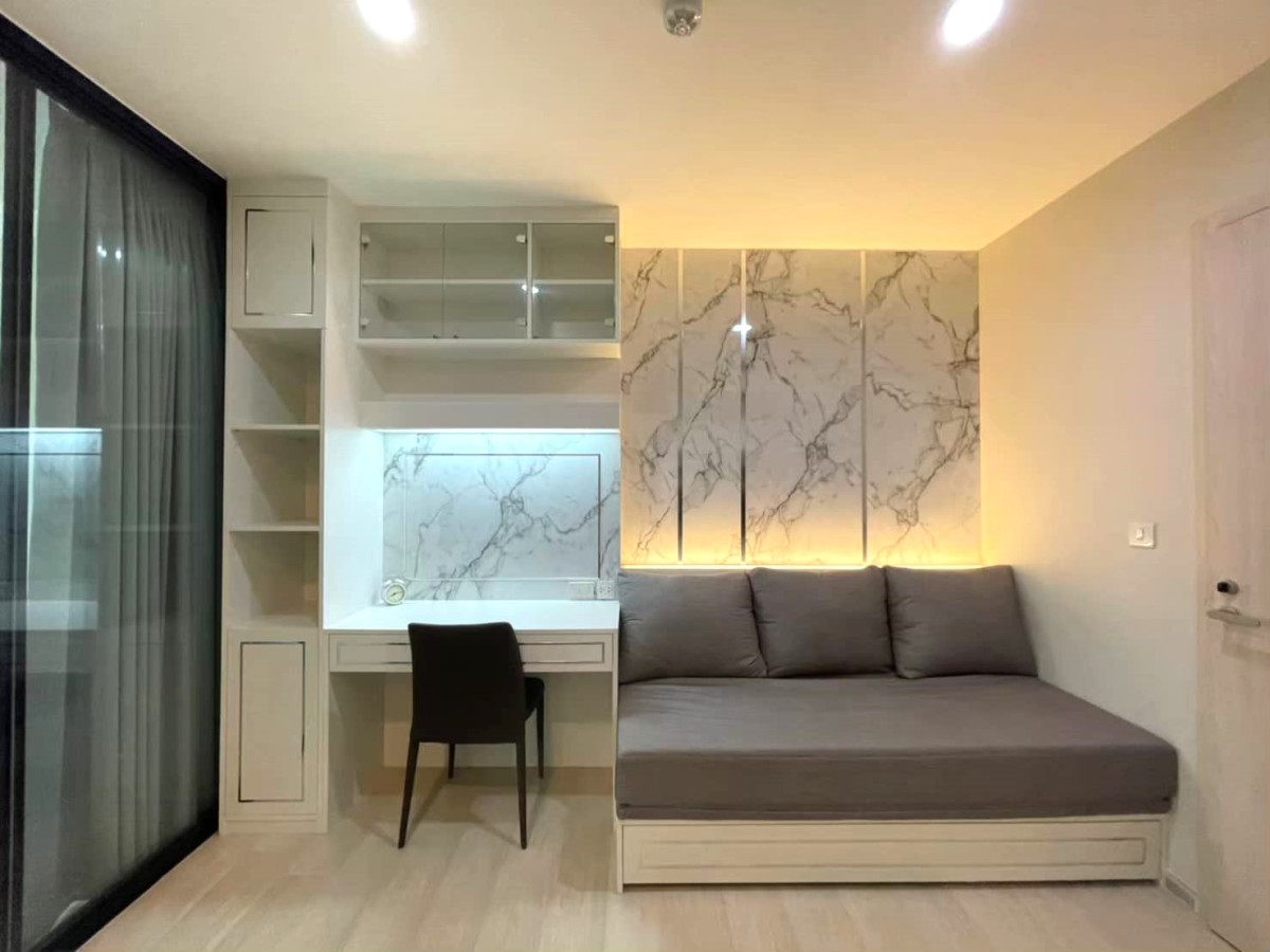 Life Asoke | MRT Petchaburi and APL Makkasan | Beautiful room, Fully Built-in furnished, High floor, Singha Complex view and Ready to move in 1 April #N