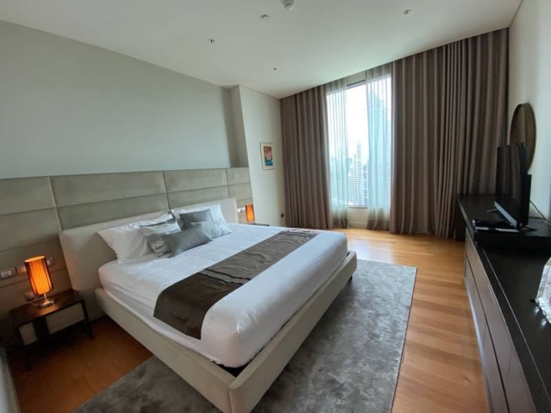 Sindhorn Residences I BTS Chidlom I Very Beautiful Room, High Floor Good Price Rare Item 3 Bedroom I #HL