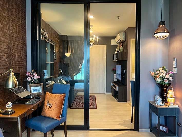 Life Asoke l MRT Phetchaburi & ARL Makkasan | Beautiful room, Built in whole room, Fully furnished, Classic style and Ready to Move in #HL