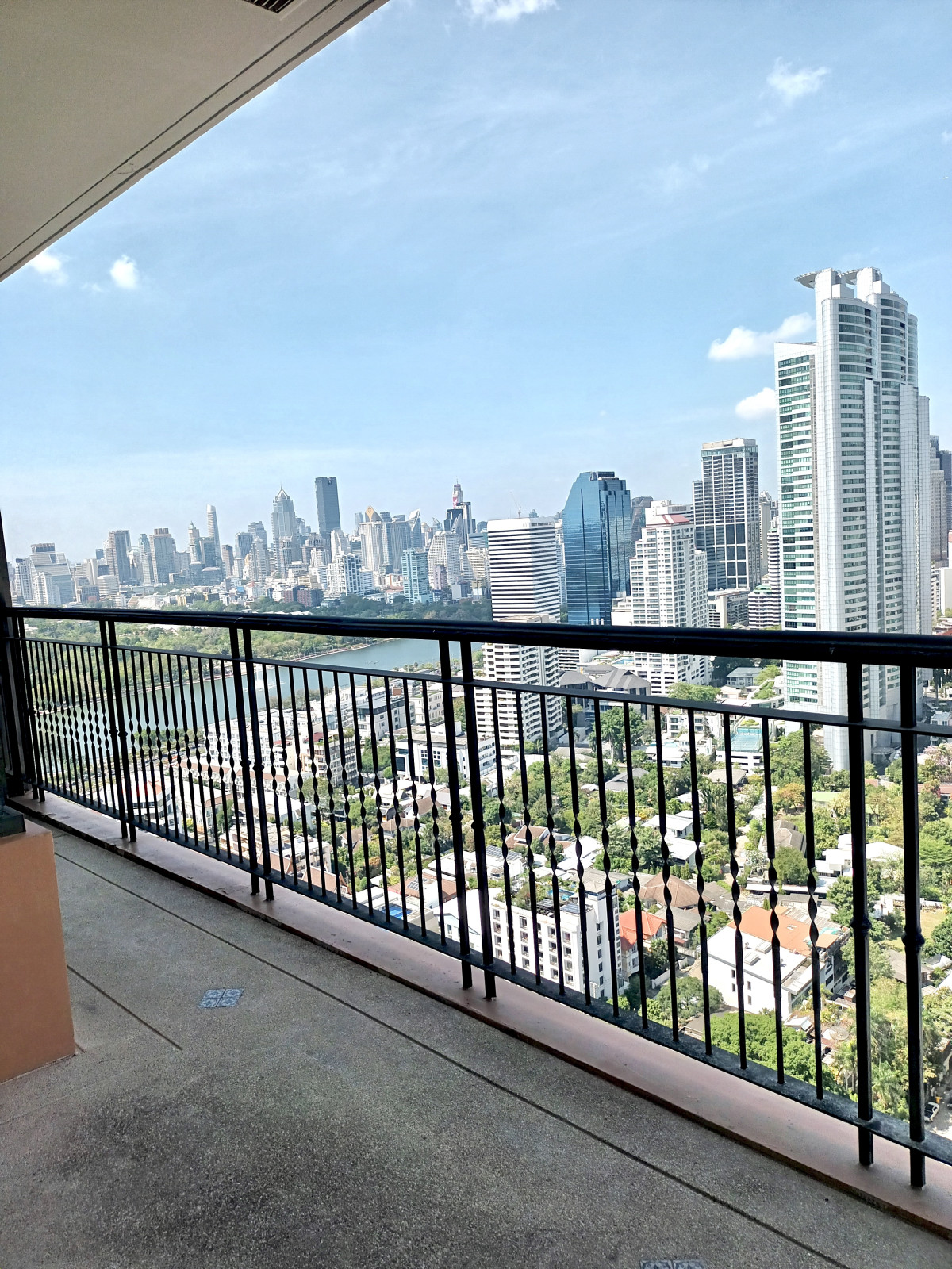 Aguston  Sukhumvit 22 | BTS Phrom Phong | The best price, Good View | #HL