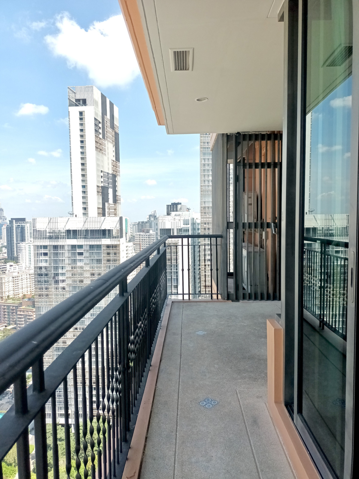 Aguston  Sukhumvit 22 | BTS Phrom Phong | The best price, Good View | #HL