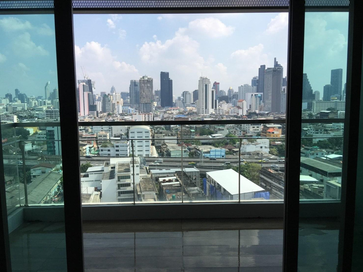 The Room Charoenkrung 30 | BTS Saphan Taksin | The Great Corner Room| #HL