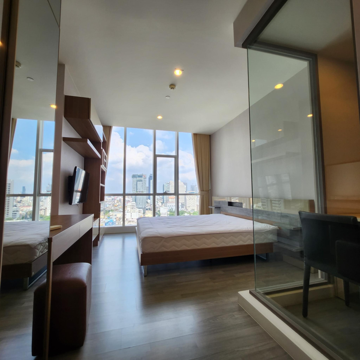 The Room Sathorn ถนนปั้น l BTS สุรศักดิ์ |#HL