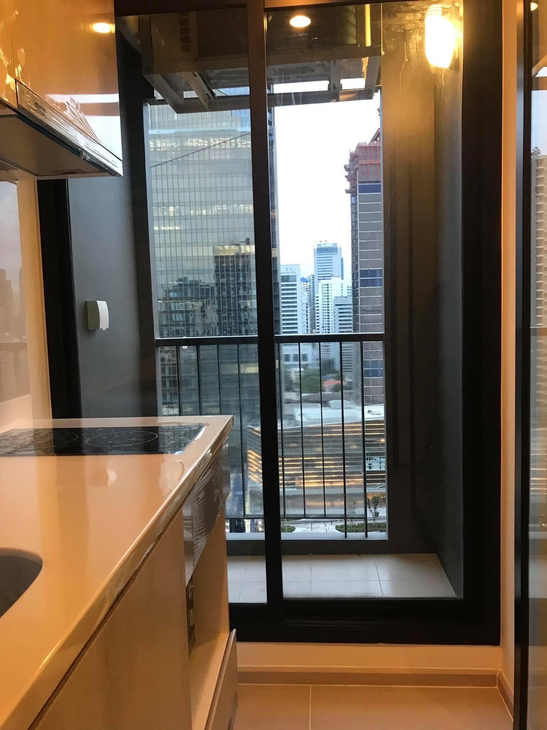 Life Asoke | MRT Phetchaburi & APL Makkasan | ⚡️ Resale with tenant ⚡️High Floor, City View 🌈