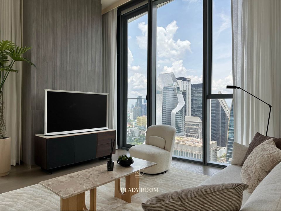 Experience premium living at Scope Langsuan with spacious rooms, beautifully decorated interiors, and breathtaking city views. Enjoy a full range of amenities including a swimming pool, fitness center, and garden. #luxurycondo #condosforsale #ScopeLangsua