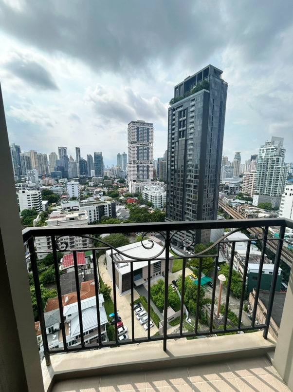 The Crest Sukhumvit 34 | Best Price, 🌈Best View I🚝100Step to BTS Thonglor