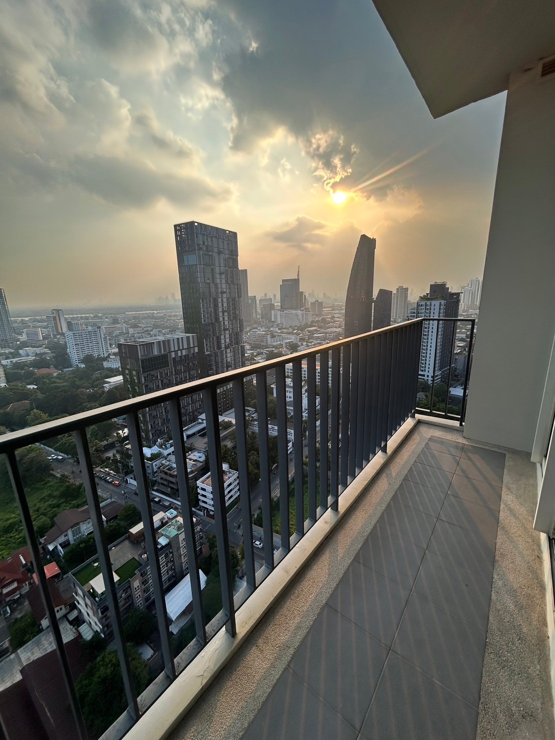 Siri at Sukhumvit | 3BEDROOM 0 Meter BTS Thonglor READY TO MOVE IN | HL