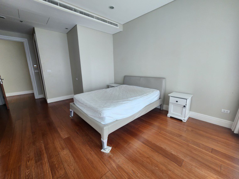 Bright Sukhumvit 24 | Big Space, Shocking Price🌈 Nice Room and Decoration 🚝Close to BTS Phromphong | HL Focus