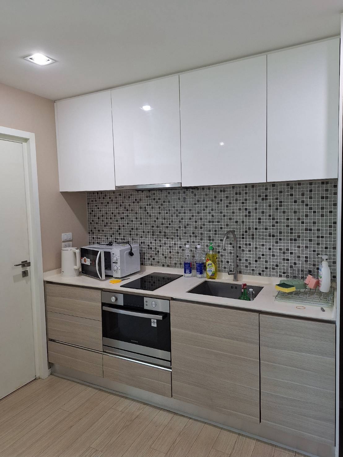 The Room Sukhumvit 21 | Condo Nearby Wattana School Large size in Asoke Ready to move | HL Focus