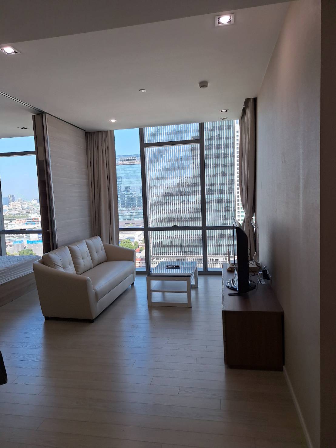 The Room Sukhumvit 21 | Condo Nearby Wattana School Large size in Asoke Ready to move | HL Focus