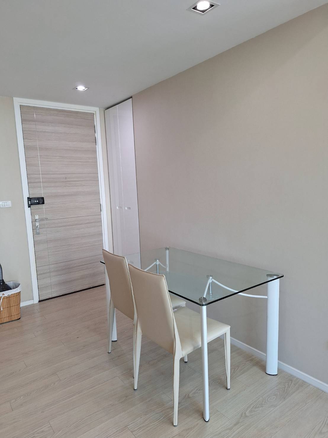 The Room Sukhumvit 21 | Condo Nearby Wattana School Large size in Asoke Ready to move | HL Focus