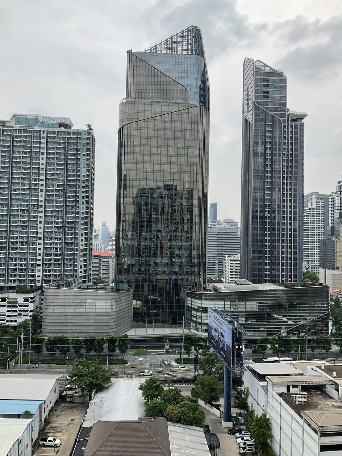 Life Asoke | ใกล้รถไฟฟ้า MRT เพชรบุรี | #HL Focus