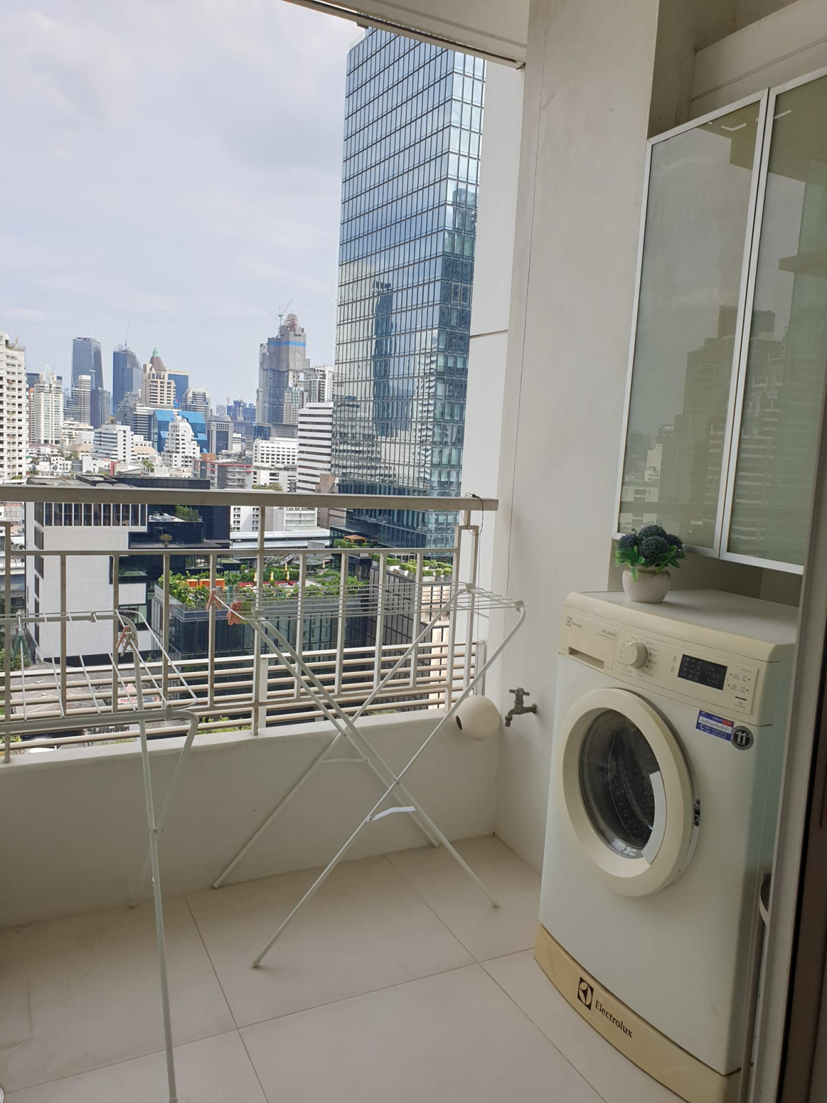 Ivy sathorn 10 | Amazing Price City View Available Now | HL